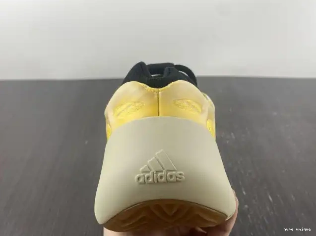 hype Adidas HP5425 Safflower Mono 700 Yeezy V3 0509